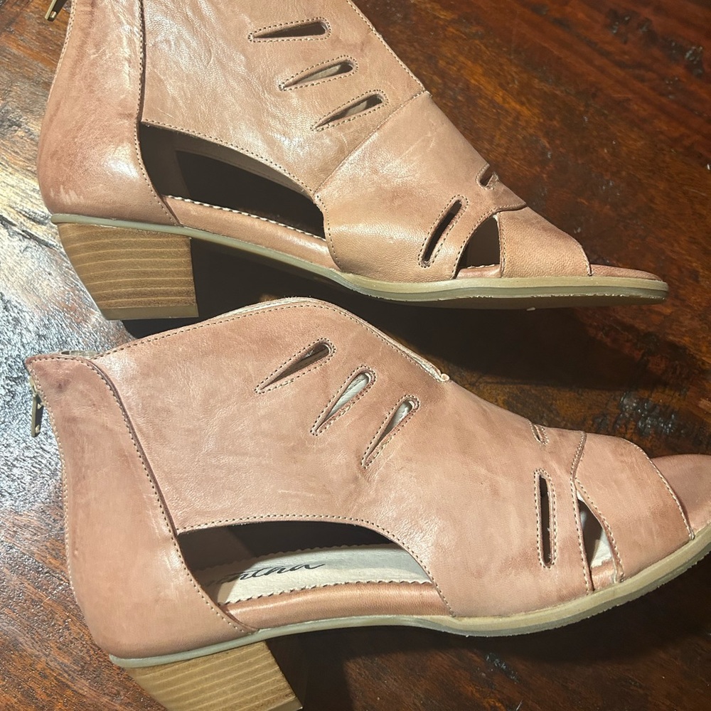 Miz Mooz MENTHA Tan Leather Sandals - Picture 7 of 8